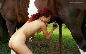 بنت تخينه تمص زب حصان